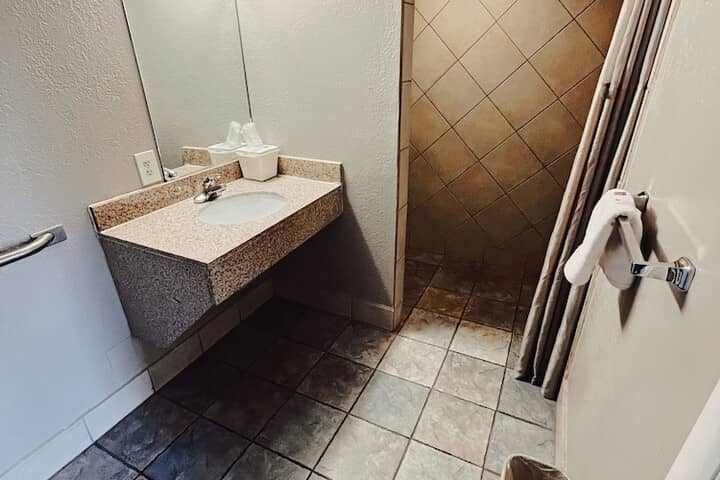 Room 9 of 17