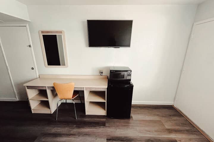 Room 4 of 17