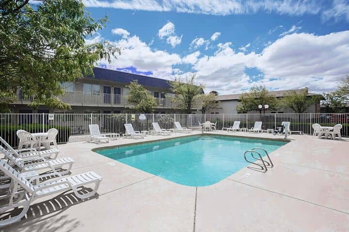 Pool 10 of 17