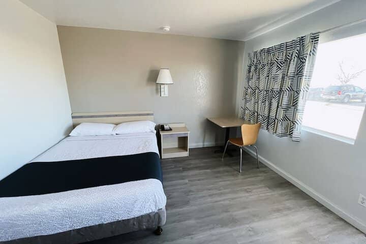 Room 5 of 17